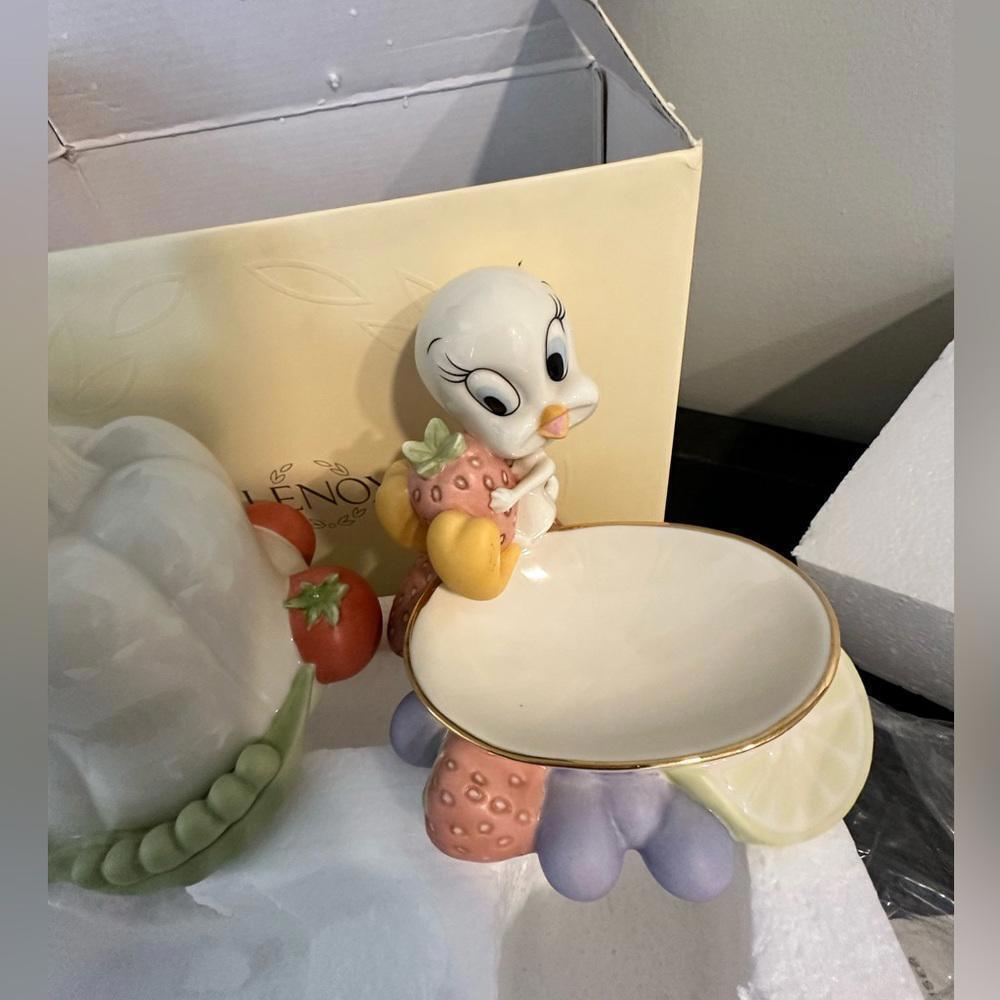 New In Box Lenox Tweety Soap Dish and Lotion Dispenser excellent looney tunes - Picture 5 of 13